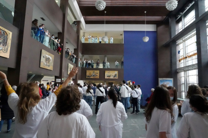 La Banda de la Escuela Municipal de Música 'Mariano de las Heras' celebra un concierto de Navidad en el Hospital Universitario Río Hortega.- ICAL