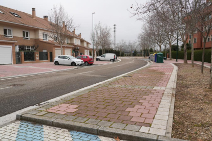 El paso para bicis y peatones de la calle Campo de Gomara se encuentra pendiente de proyecto J.M. LOSTAU