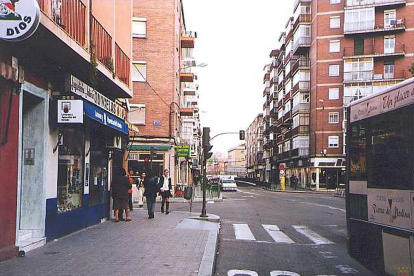 La calle desde la Plaza de los Vadillos. Al fondo el túnel de peatones. Año 2000. La foto fue hecha con motivo de la Exposición 