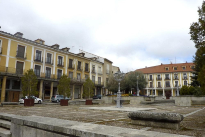 Estado actual de la Plaza Mayor de Medina de Rioseco.-L.G.