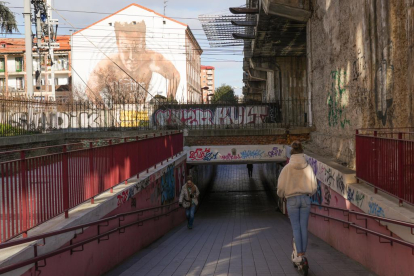 Demolición del viaducto existente y construcción de un túnel de cuatro carriles en Arco de Ladrillo. A la vez, se ampliará el paso peatonal (en la imagen). Redacción de proyecto.  J.M. LOSTAU