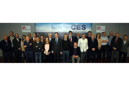 El presidente del CES, GErmán Barrios, posa junto a los integrantes del Grupo de Enlace del Consejo Económico y Social de Castilla y León-Ical