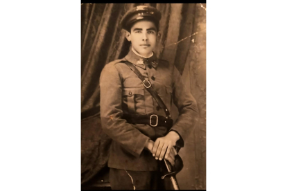 Pedro Gallardo Díaz vestido de uniforme. - FAMILIA DE PEDRO GALLARDO DÍAZ