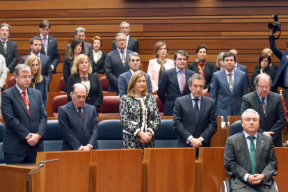 Minuto de silencio por las víctimas del terrorismo en el acto del 32 aniversario del Estatuto de Autonomía de Castilla y León-Ical