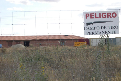 Señalización de una zona de un coto de caza intensivo en la provincia de Valladolid.
