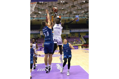 UEMC RV Baloncesto - Gipuzkoa Basket. / LOSTAU