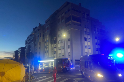 Explosión de gas en la calle Juan de Valladolid, en el barrio de Parquesol.-E. M.