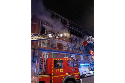 incendio en la calle Águila de Valladolid. E. M.