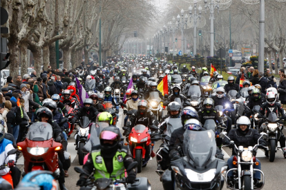 Desfile  por las calles de Valladolid de los participantes en la edición de Pingüinos del pasado mes de enero. J. M. LOSTAU