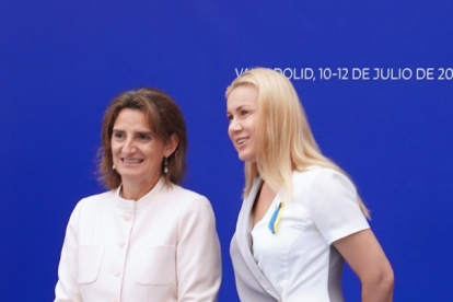 La ministra para la Transición Ecológica y el Reto Demográfico, Teresa Ribera, con la comisaria europea de Energía, Kadri Simson. -ICAL