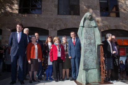Inauguración de la escultura homenaje a la Santa Madre Bonifacia, obra de Salud Parada Morollón-Ical