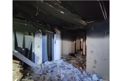 Interior del tercer piso del edificio de Parquesol donde tuvo lugar la explosión. -E.M,