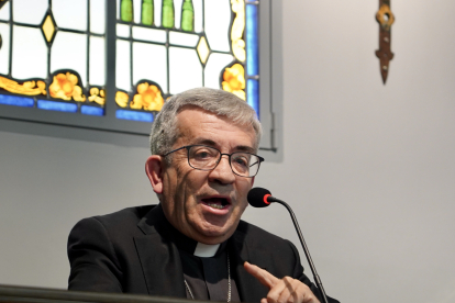 El arzobispo de Valladolid, Luis Argüello, durante la rueda de prensa. ICAL