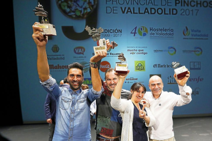 David López (Bodegón El Ciervo), José Antonio Castrobeza (Bar Villaparamesa), Palmira Soler (5 Gustos) y José Antonio Guerrero (Gastrobar Sabores)-J.M. Lostau