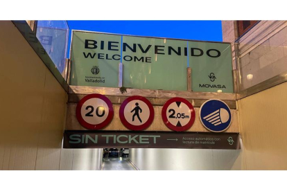 Entrada al aparcamiento de la plaza Mayor de Valladolid.- AUVASA