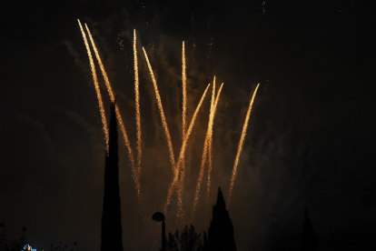 Fuegos artificiales: pirotecnia Gironina. / PHOTOGENIC.