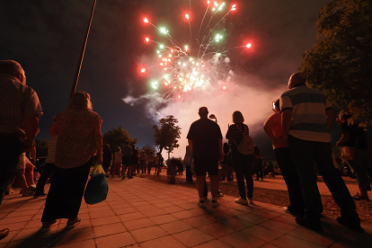 Fuegos artificiales: pirotecnia Gironina. / PHOTOGENIC.