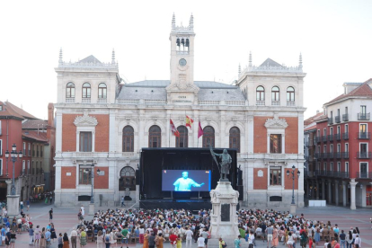 Representación del 'Nessun Dorma' de Puccini en la plaza Mayor de Valladolid. PHOTOGENIC