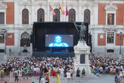 Representación del 'Nessun Dorma' de Puccini en la plaza Mayor de Valladolid. PHOTOGENIC