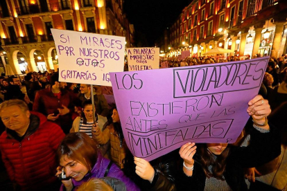 Los manifestantes abarrotaron la plaza Mayor de Valladolid. PABLO REQUEJO
