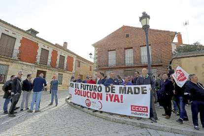 Trabajadores de la planta de Made en una manifestación celebrada en Villalar en el Día de la Comunidad.-ICAL