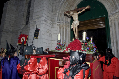 2  de abril - Procesión de la Buena Muerte con el paso del ‘Santísimo Cristo del Olvido’. -ARCHIVO MUNICIPAL
