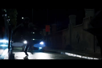 Escena de 'Memento Mori' con una persecución en la calle Estación. -PRIME VIDEO