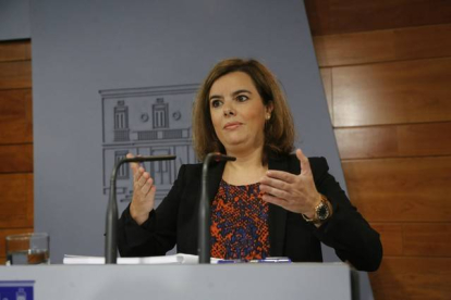 La vicepresidenta del Gobierno, Soraya Sáenz de Santamaría, valora este sábado la firma del decreto de convocatoria de la consulta del 9-N.-