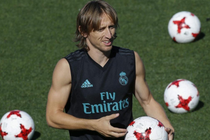 Modric, en un entrenamiento del Madrid.-EFE/ PACO CAMPOS