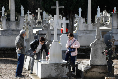 El cementerio de El Carmen en el Día de Todos los Santos. - LOSTAU