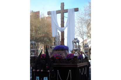 7 de abril - Vía Crucis con el paso 'La Santa Cruz Desnuda'. -GOOGLE