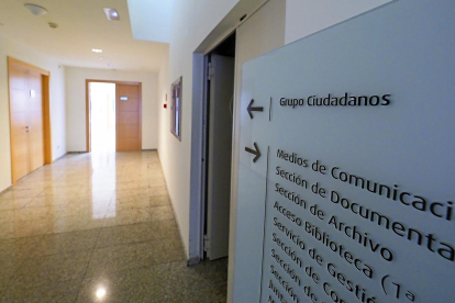 Pasillo de la segunda planta de las Cortes donde se ubica el despacho de Ciudadanos.-MIGUEL ÁNGEL SANTOS / PHOTOGENIC
