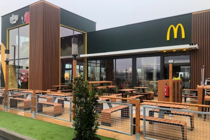 Nuevo restaurante McDonald's en la Avenida de Burgos de Valladolid. / E. M.