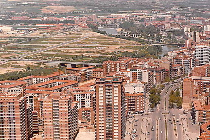 Recorte de la imagen anterior, vista aérea de los terrenos urbanizados, aún sin edificar, del barrio de Huerta del Rey a principios de los años 70. ARCHIVO MUNICIPAL