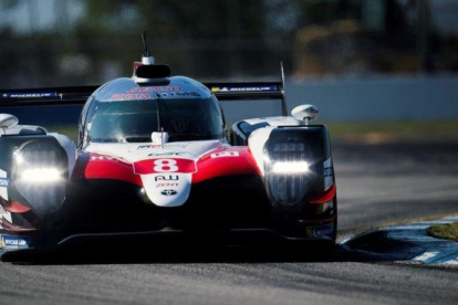 Fernando Alonso y su Toyota se impusieron en las 1.000 Millas de Sebring, en EEUU.-EFE / JAMES MOY