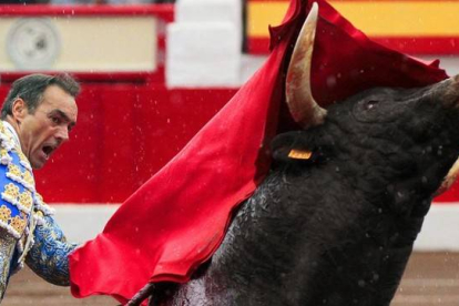 El diestro Manuel Jesús 'El Cid', en la Feria de Santiago, en Santander.-Foto: EFE / ESTEBAN COBO