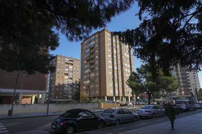 Imagen actual de las torres de viviendas de la calle Miguel Ángel Blanco. J. M. LOSTAU