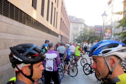 Concentración ciclista a la puerta de los juzgados.-EUROPA PRESS
