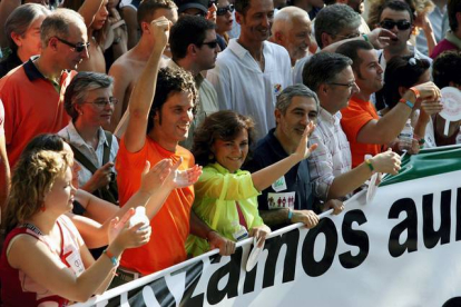 Trinidad Jiménez, Carmen Calvo, Gaspar Llamazares y José Blanco, junto a Zerolo, en una manifestación del orgullo gay, en julio del 2005. JOSE RAMON LADRA