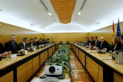 Reunión de la Comisión de Seguimiento del Pacto Antiyihadista que se ha celebrado en la sede del Ministerio del Interior.-/ JUAN MANUEL PRATS