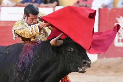 Emilio de Justo en la corrida de toros del 6 de agosto en las fiestas de Íscar. J. M. LOSTAU