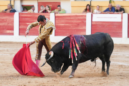 Emilio de Justo en la corrida de toros del 6 de agosto en las fiestas de Íscar. J. M. LOSTAU