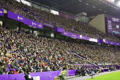 Panorámica del estadio José Zorrilla, con la presencia de 21.492 espectadores.
