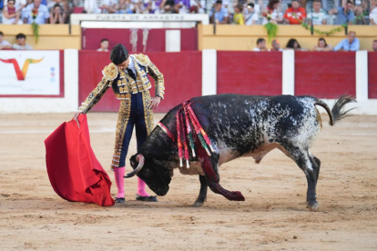 Pablo Aguado en la corrida de toros del 6 de agosto en las fiestas de Íscar. J. M. LOSTAU