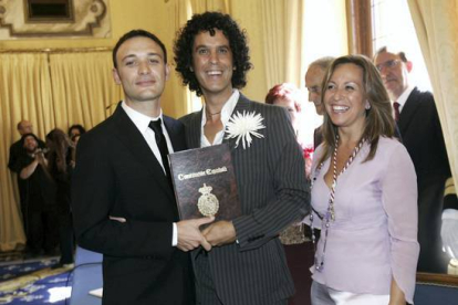 Trinidad Jiménez ofició la boda civil de Pedro Zerolo con su pareja, Jesús Santos, en el Ayuntamiento de Madrid. JUAN MANUEL PRATS