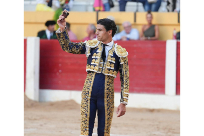 Pablo Aguado en la corrida de toros del 6 de agosto en las fiestas de Íscar. J. M. LOSTAU