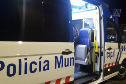 Una furgoneta de atestados de la Policía Municipal de Valladolid. - EUROPA PRESS