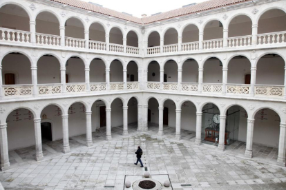Interior del Palacio de Santa Cruz.-ICAL.