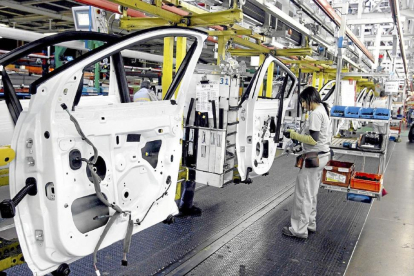 Imagen de archivo de la fábrica automovilística de Renault en Villamuriel de Cerrato, Palencia.-ICAL