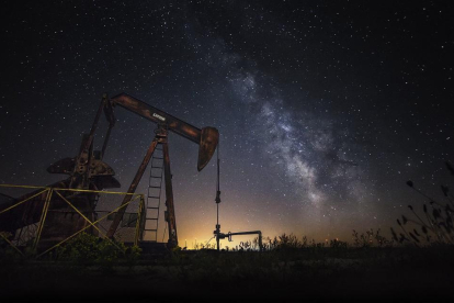 El campo petrolífero de Ayoluengo, único en España, acoge un espacio donde se muestra su pasado industrial que cuenta con medio siglo de actividad-Juan García,  ganador del concurso de fotografía ‘la lora alto rudrón’ 2018